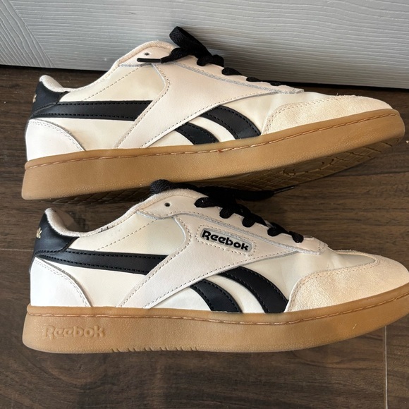 Reebok Forte leather tennis shoes
Women size 7.5 - Picture 4 of 5